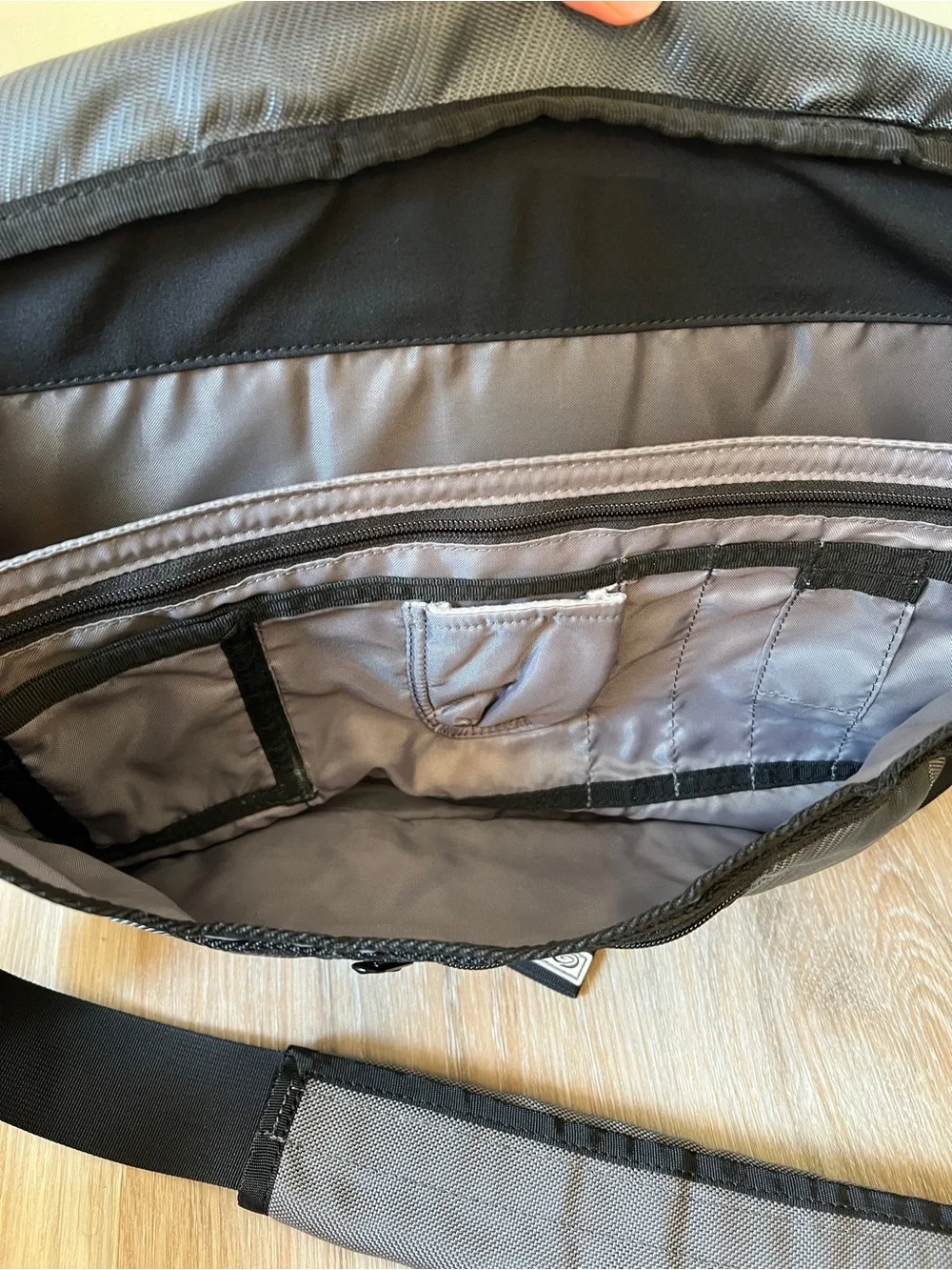Timbuk2 Classic Messenger Bag Gray Orange Laptop Crossbody GUC Large travel